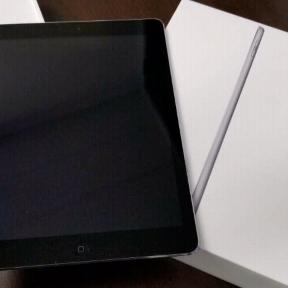 Apple iPad Air  16GB 9.7" WiFi! Very good!! - Picture 3 of 6